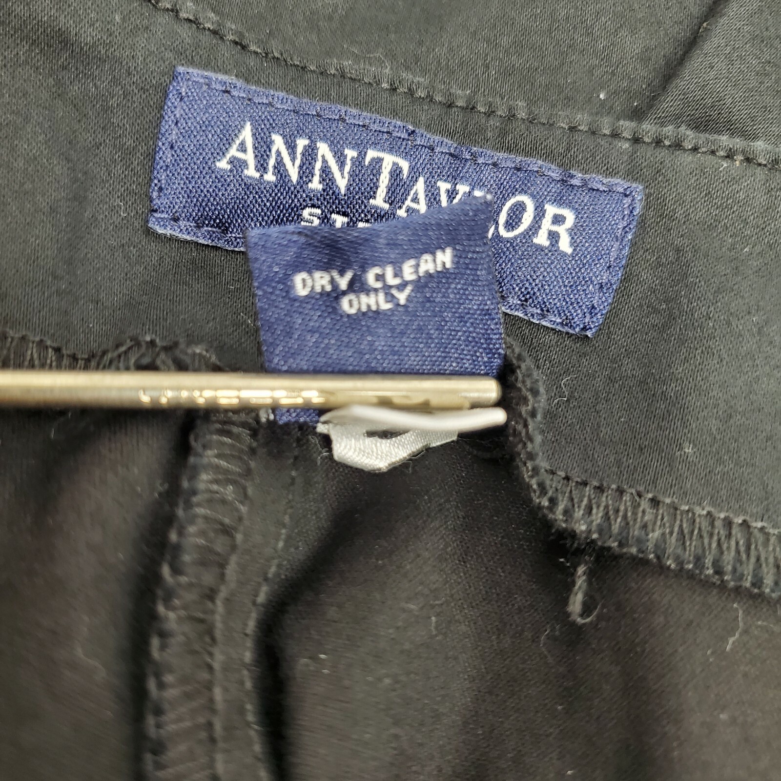 New Ann Taylor Womens Cropped Pants With Side Zipper Stretch 98%Cotton 2%Spandex