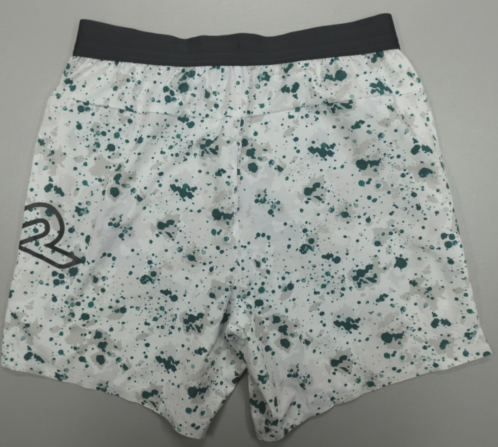 TYR Unbroken Shorts 7” Lined Men’s Size M Athletic Fit Colorful DWR Stretch