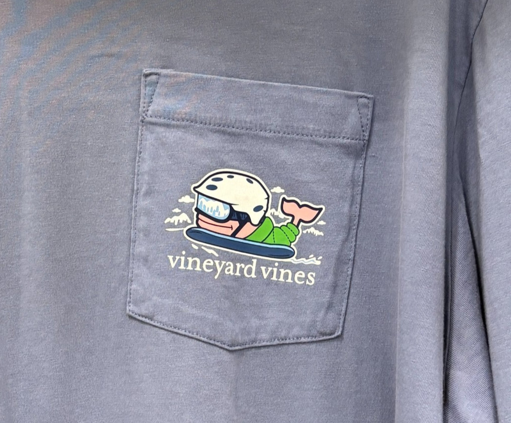VINEYARD VINES Men’s Sleeve Blue Crew Neck Snowboard Graphic w Pocket – Size XL