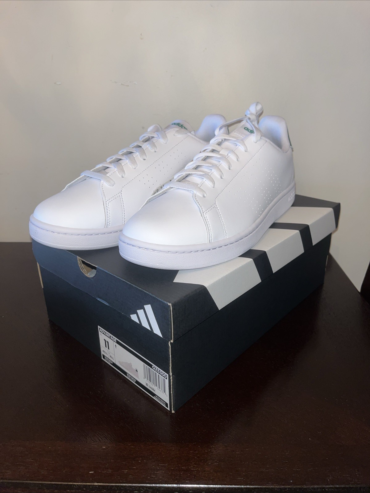 NEW Adidas Advantage White Green Mens Athletic Low Top Shoes Size 11 GZ5300
