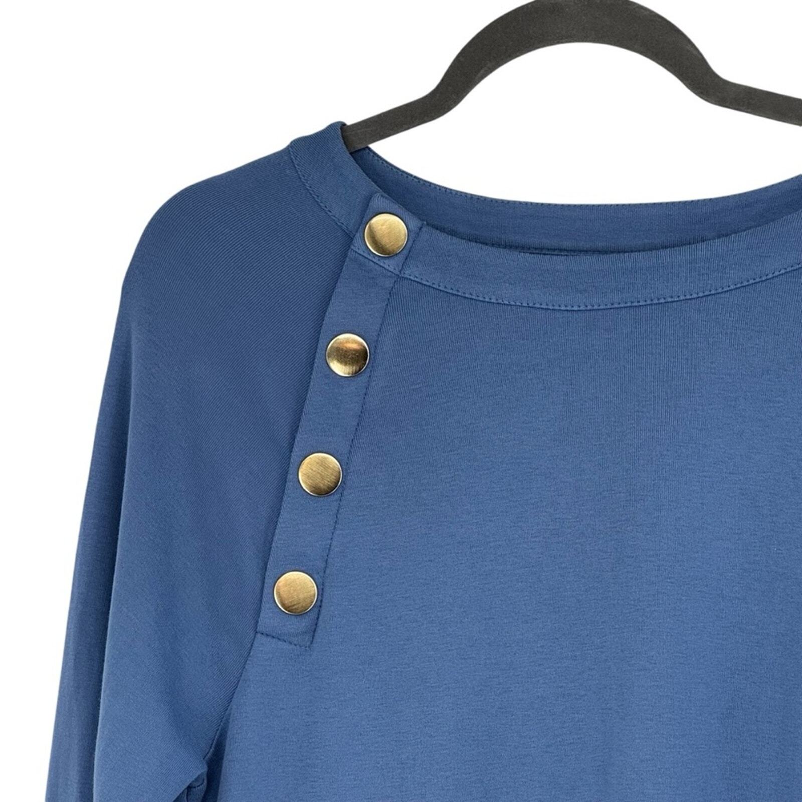 Chico’s Size 1 (Reg 8) Medium Blue Pima Cotton Long Sleeve Top w Gold “Buttons”