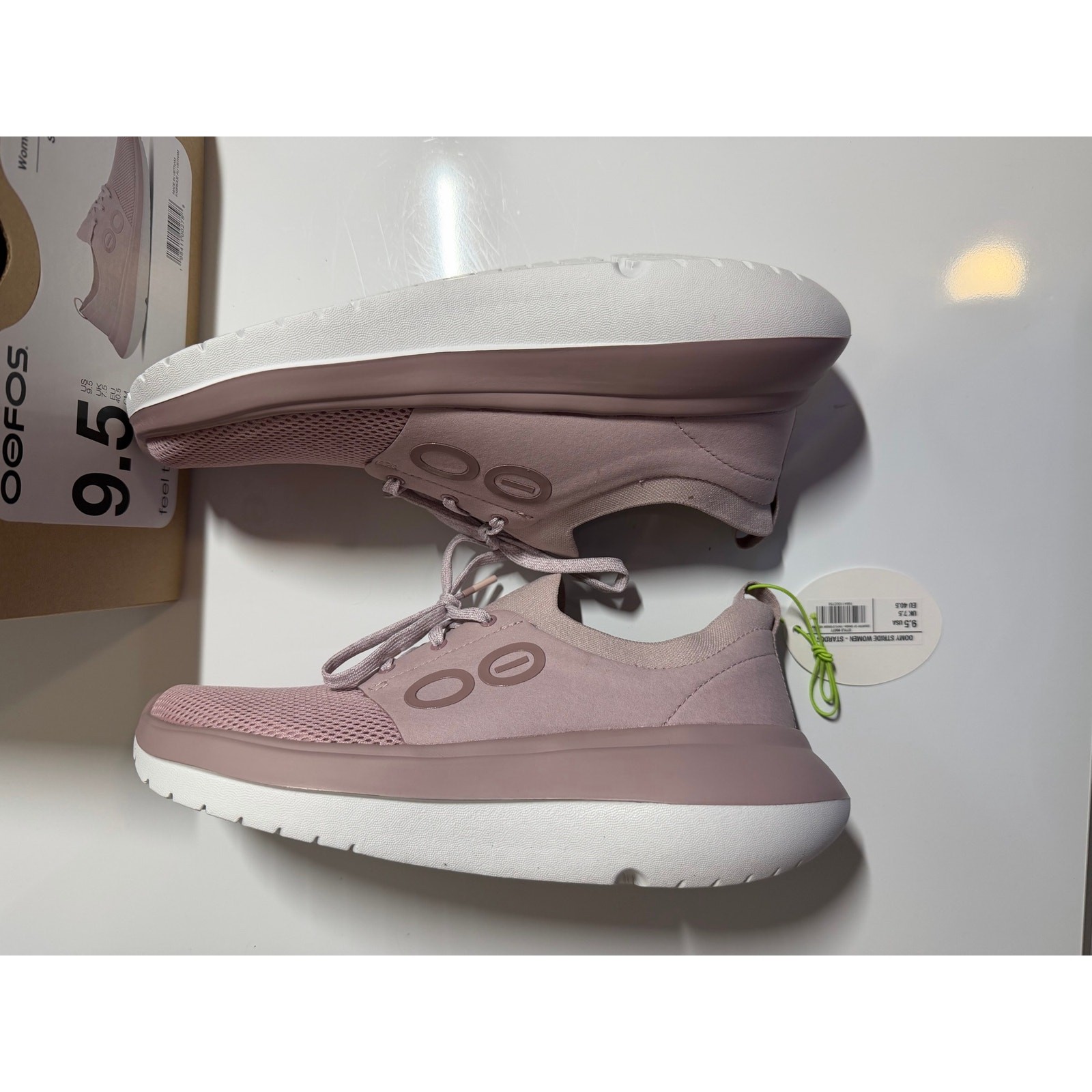 NWT women 9.5 (true to size) OOmy Stride Lace Up Shoe in White Pink Stardust