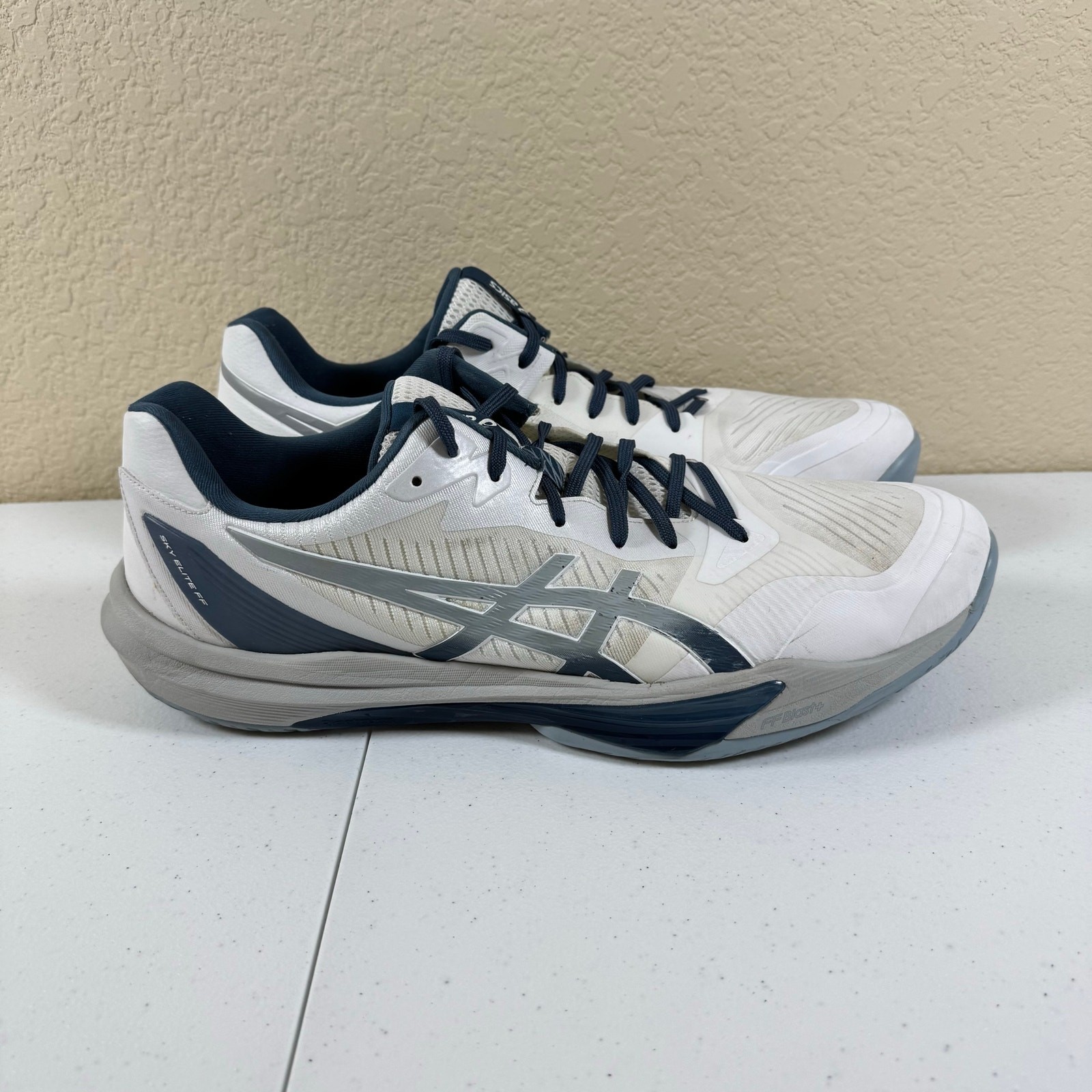Asics Sky Elite FF 3 100 White Gray Volleyball Shoes Mens Sz 16 No Insoles Read