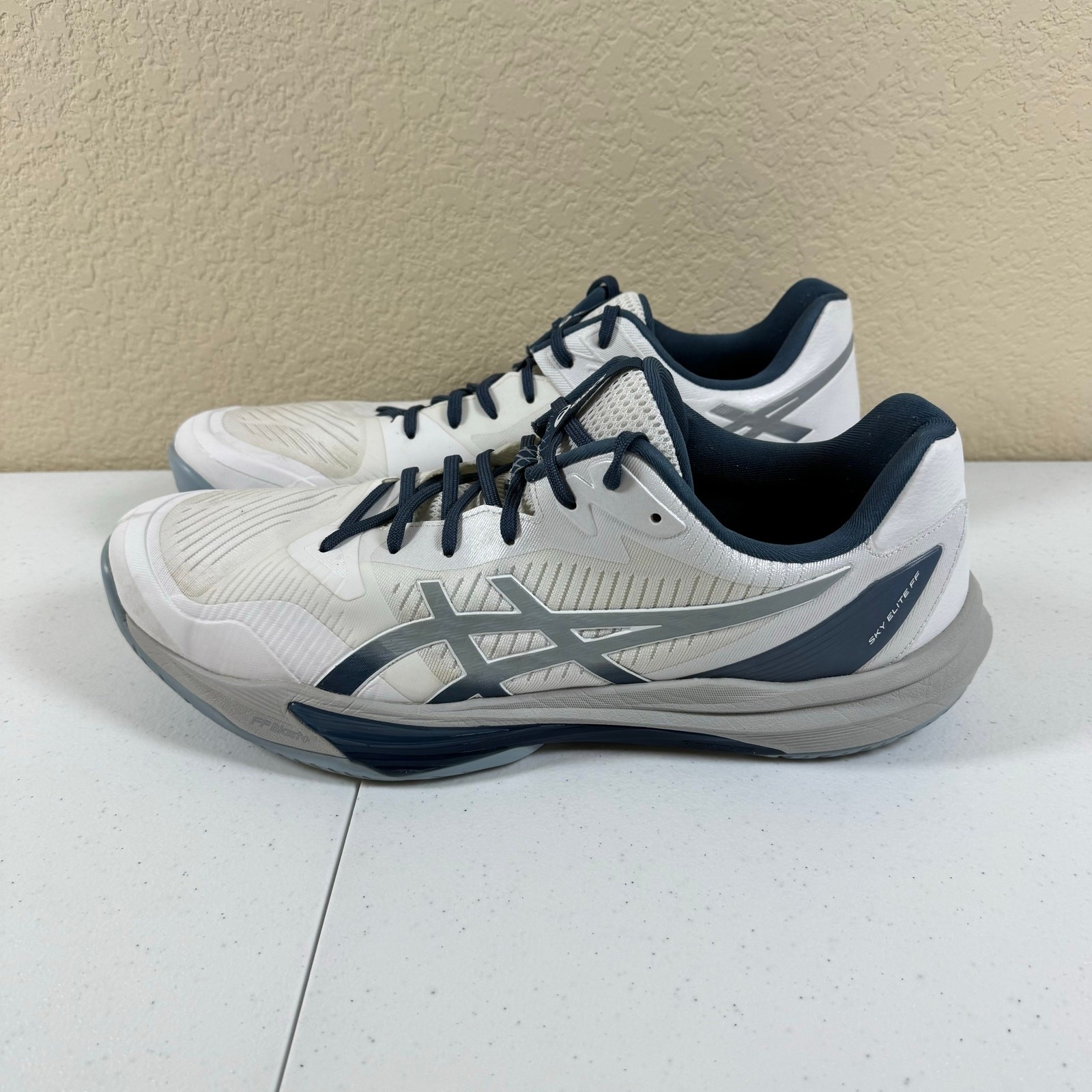 Asics Sky Elite FF 3 100 White Gray Volleyball Shoes Mens Sz 16 No Insoles Read