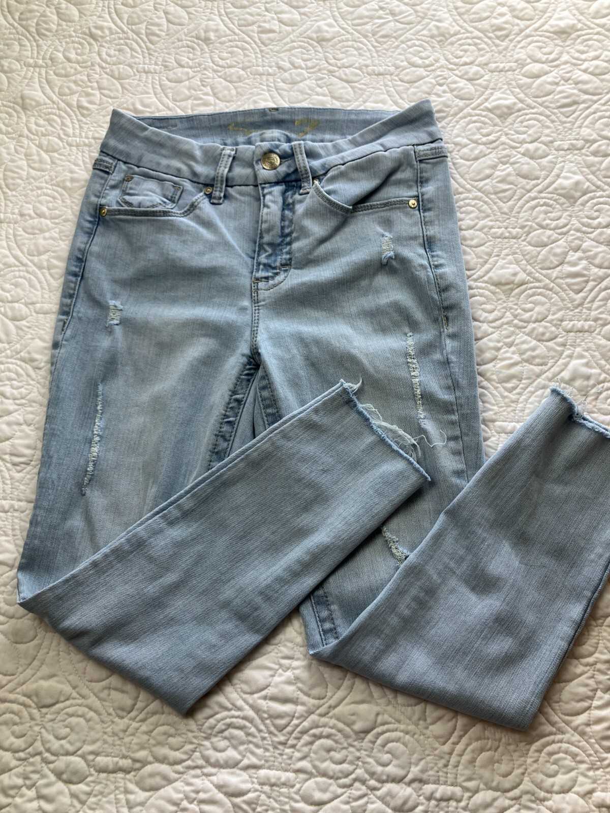Seven7 Women’s Jeans Size 4 Distressed Straight Stretch Light Wash Raw Hem