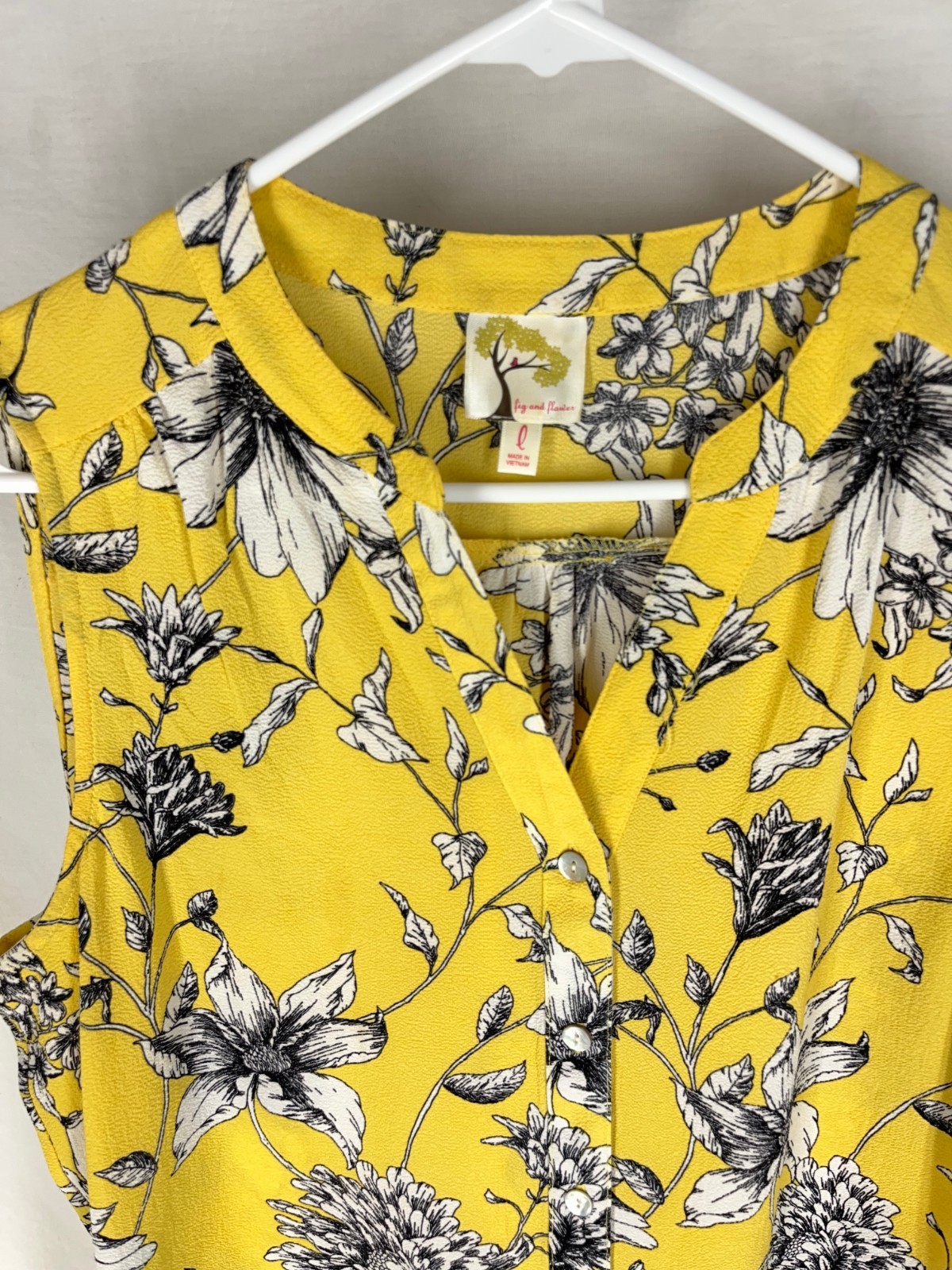 FIG AND FLOWER Top L Blouse Button up Floral Boho Feminine Ditzy Resortwear NEW
