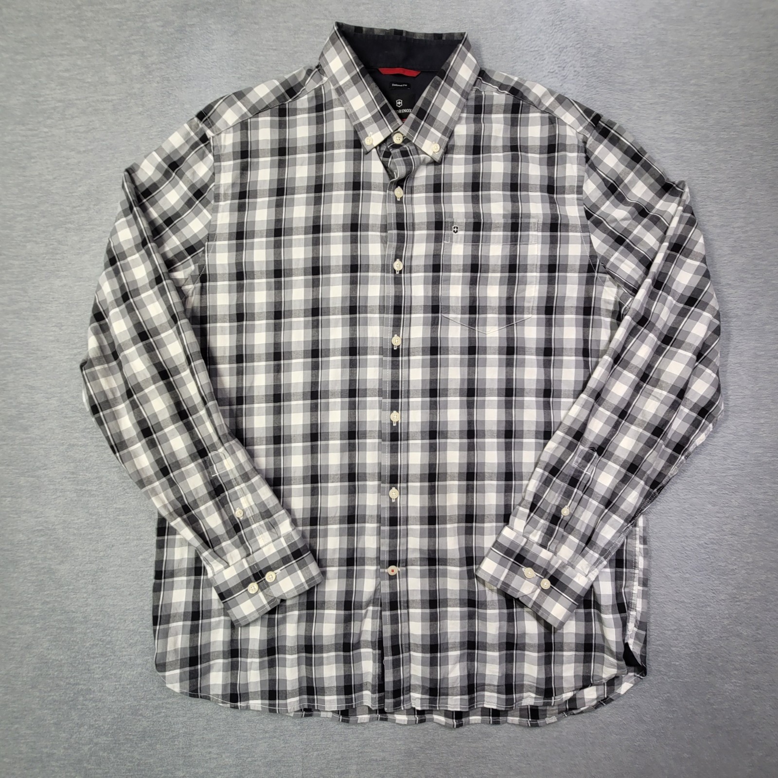 Victorinox Flannel Shirt Mens XL Black White Plaid Tailored Fit Button Down