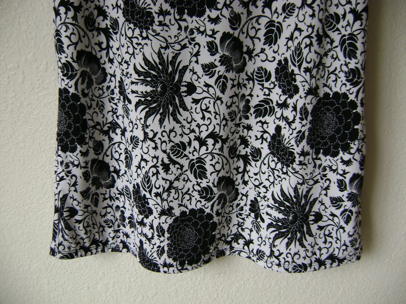 GRACE WOMEN’S PULLOVER BLOUSE L BLACK WHITE FLORAL KNIT STRETCH SHORT SLEEVE TOP