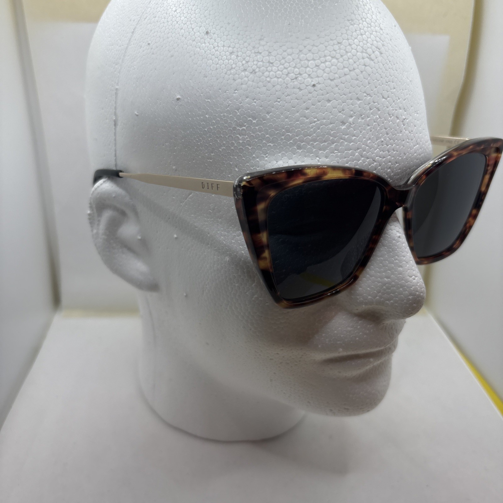 DIFF Eyewear Becky II Sunglasses Wild Tortoise Grey Polarized Oversized Cat Eye