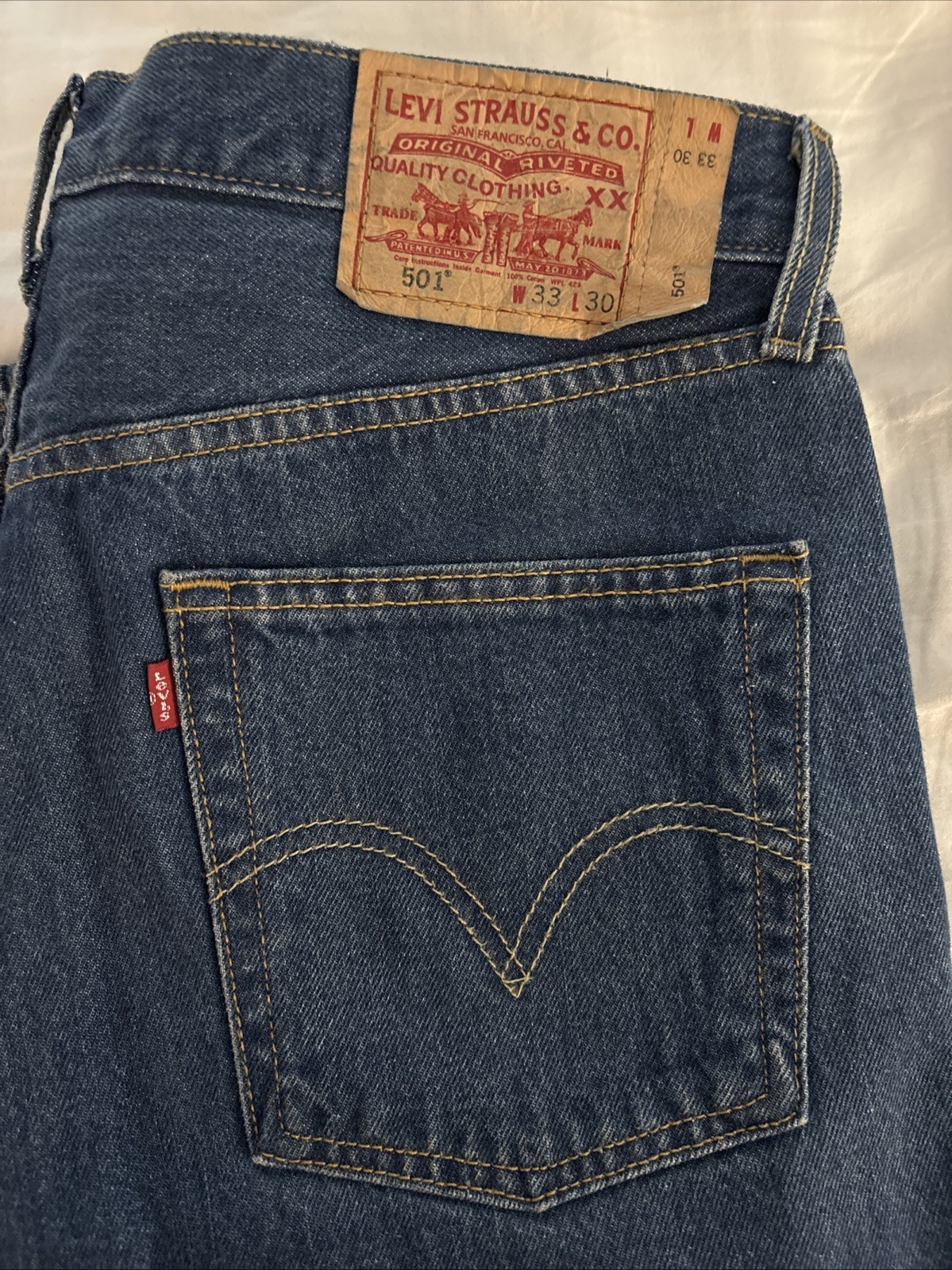 Vintage Levi’s 501 Men’s 33×30 Dark Stonewash Jeans Y2K 2004 Button Fly