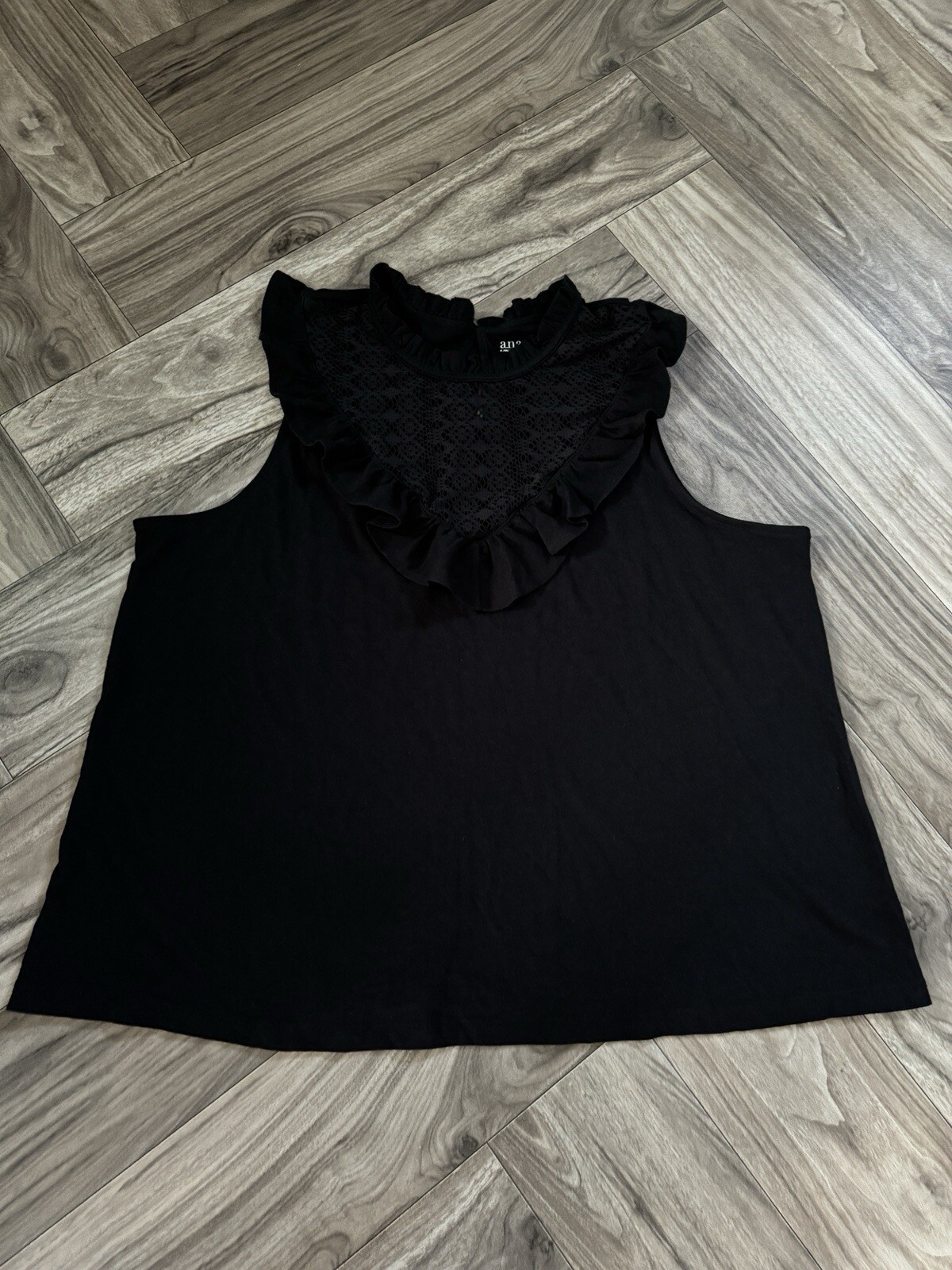 a.n.a SZ 0X Black Sleeveless Blouse Top Ruffle Eyelet Keyhole Backside Cotton