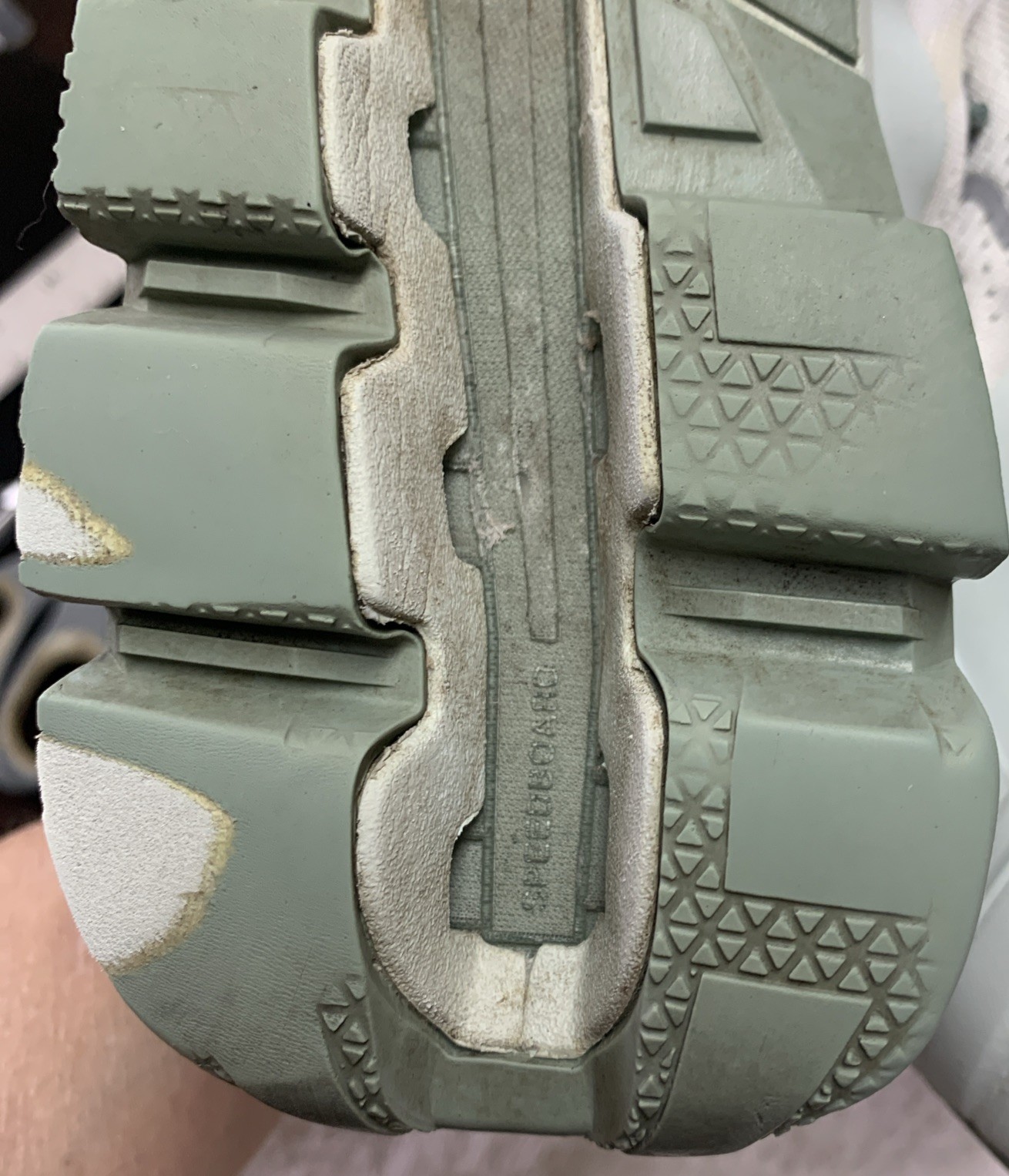ON Running Women’s US 10.5 Cloudventure White/Moss