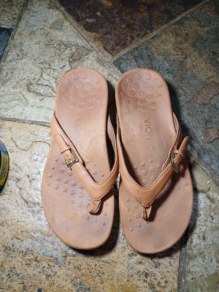 Vionic Womens Bella II Toe Post Flip Flops Sandals Thong Tan Cork Sz 6 Comfort