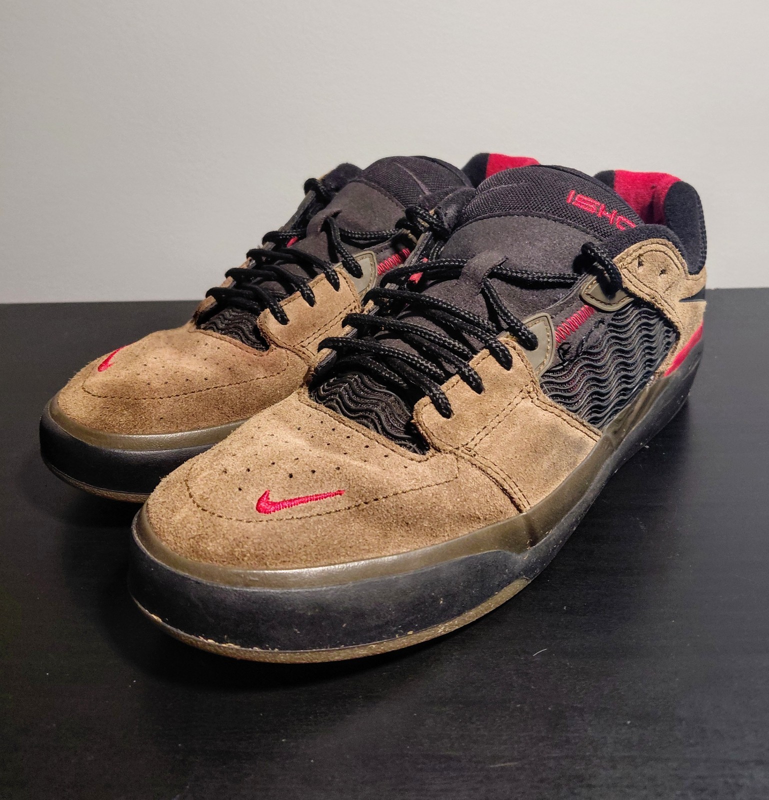 Nike Ishod Wair SB Light Olive – SIZE 10