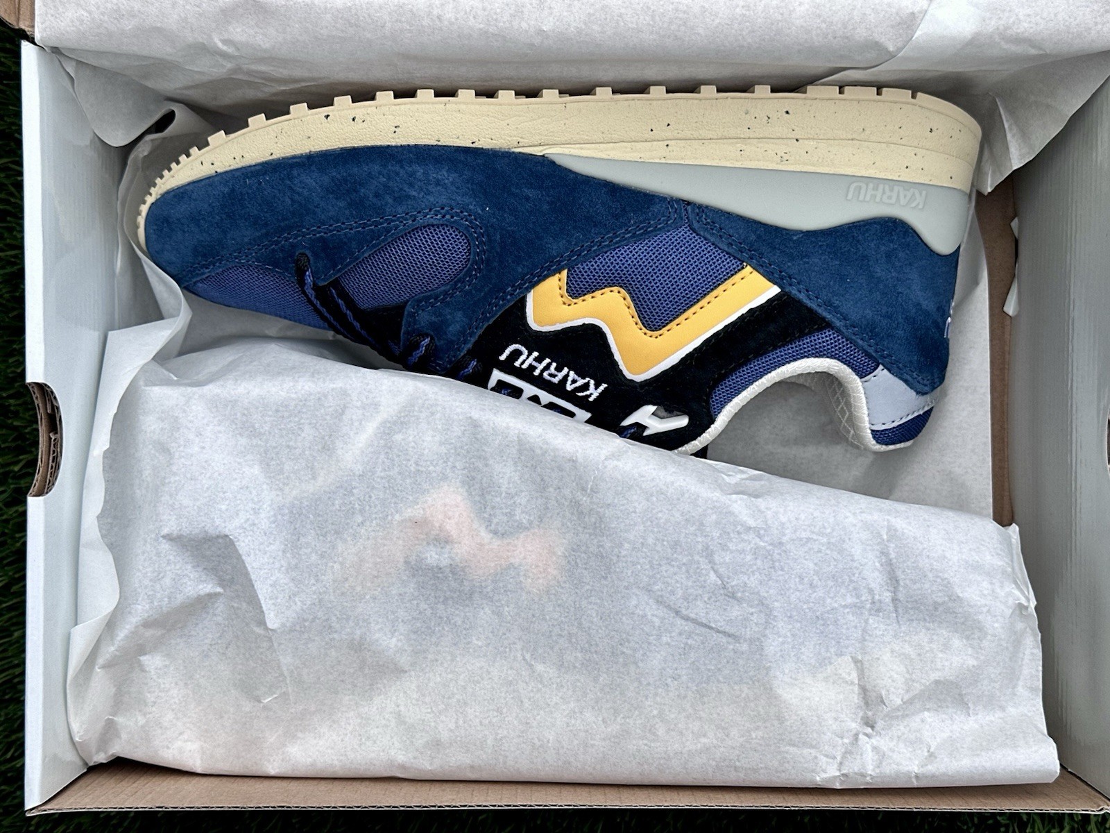 Size 8M 9.5W – Karhu Synchron Classic Retro Sneakers Blue Wing Yellow New $140