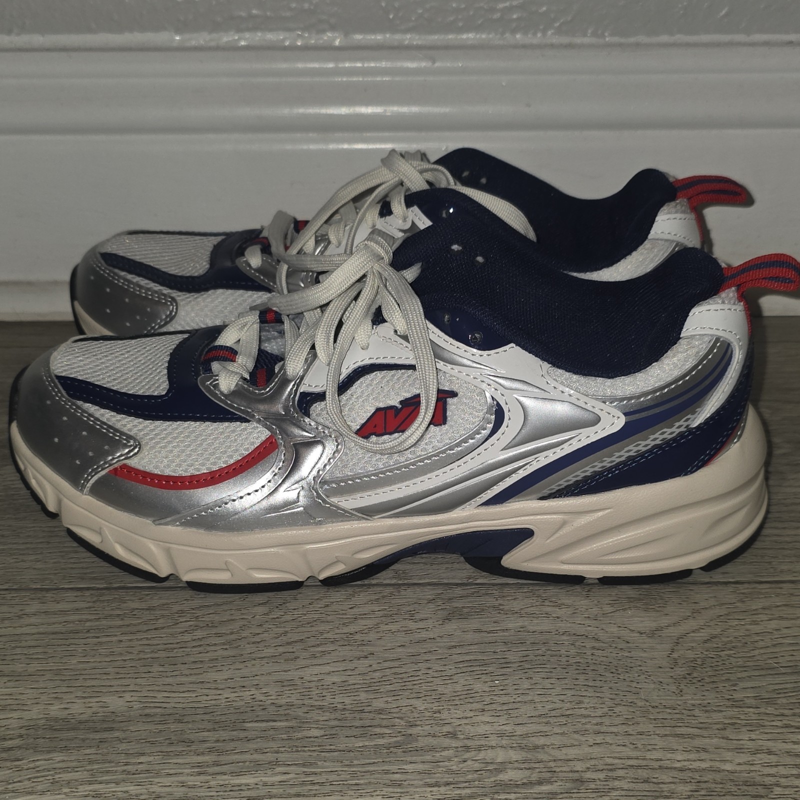 Avia 5000 White/Blue/Silver/Red Men’s Sneaker MNAV43GX002L