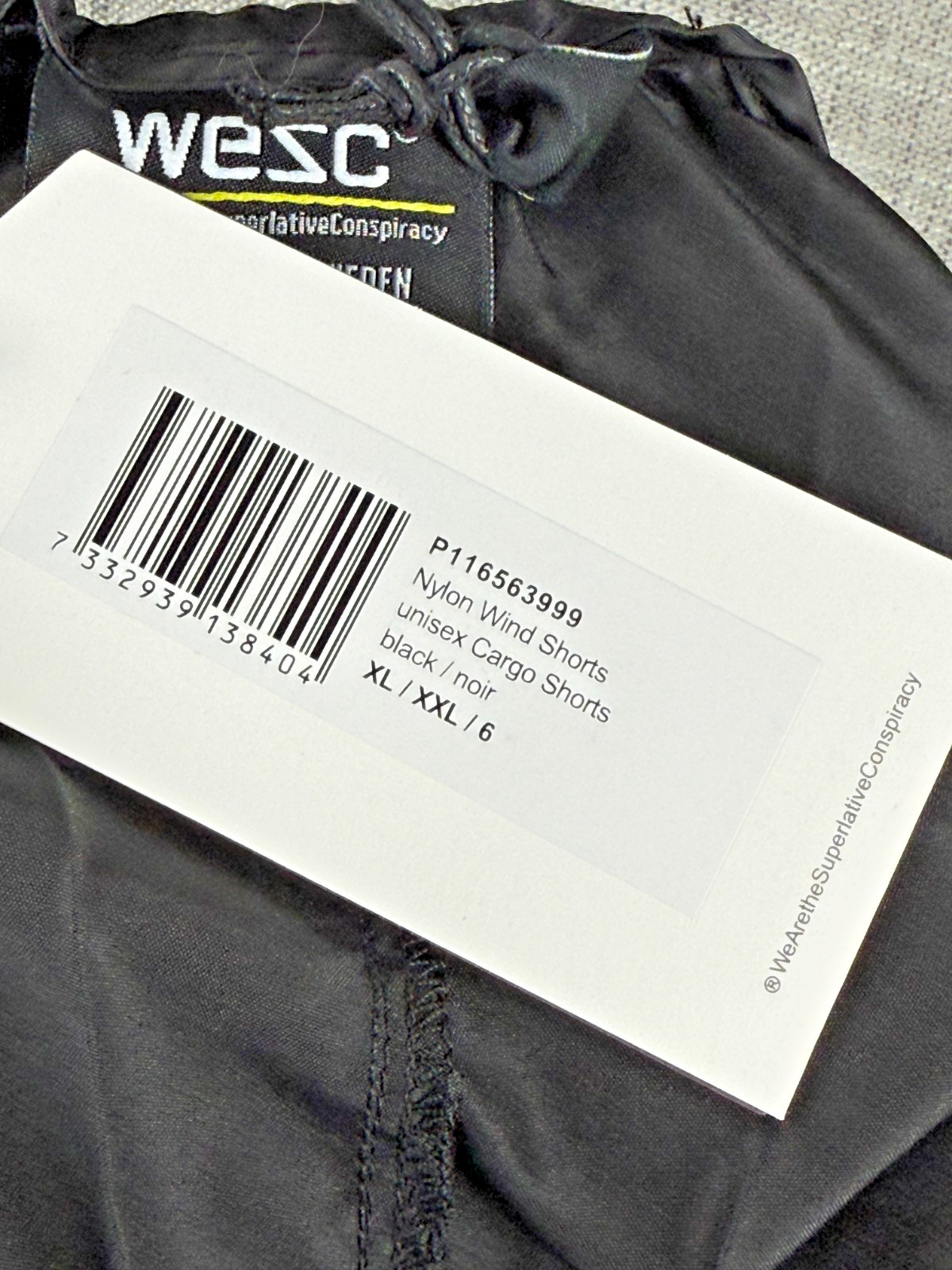Size XL (Women’s XXL) – WESC Nylon Cargo Wind Shorts Black Lightweight NWT