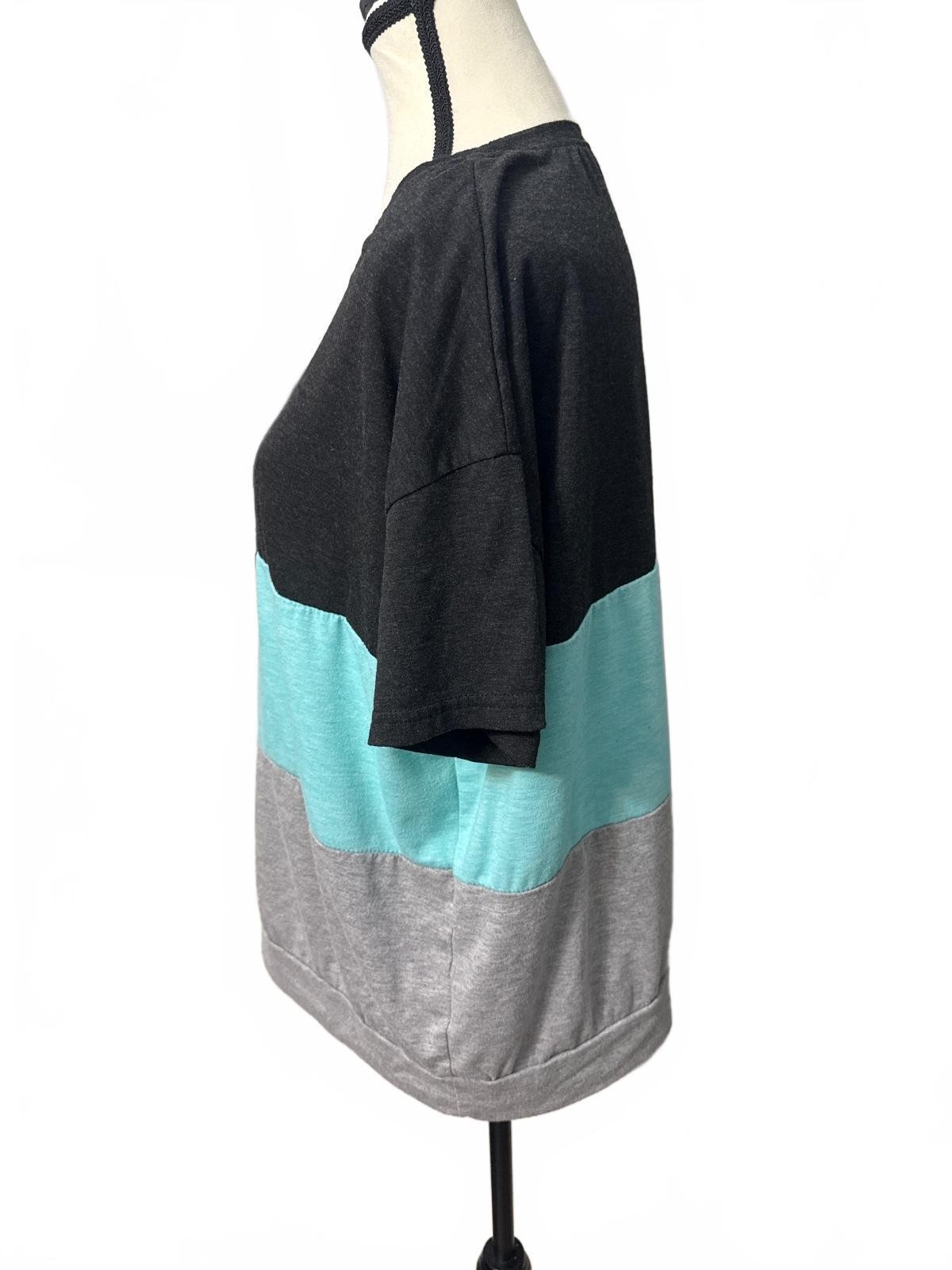 Modern Colorblock Short Sleeve Top Charcoal Teal Light Grey Crewneck Tee