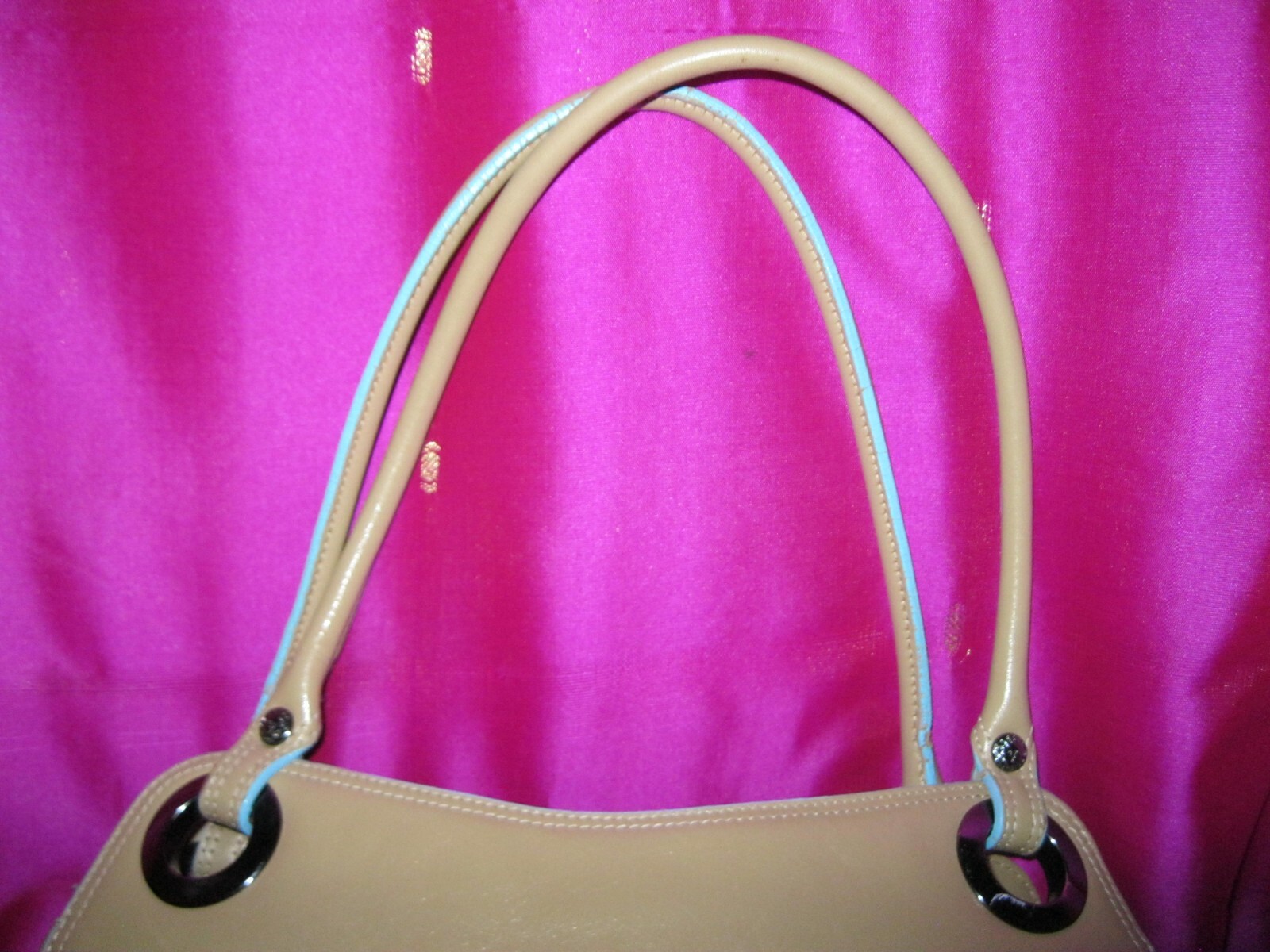 ANNE KLEIN TAN LEATHER HANDBAG, NEW, W/ 2 ZIPPERED POCKETS & LT. BLUE TRIM