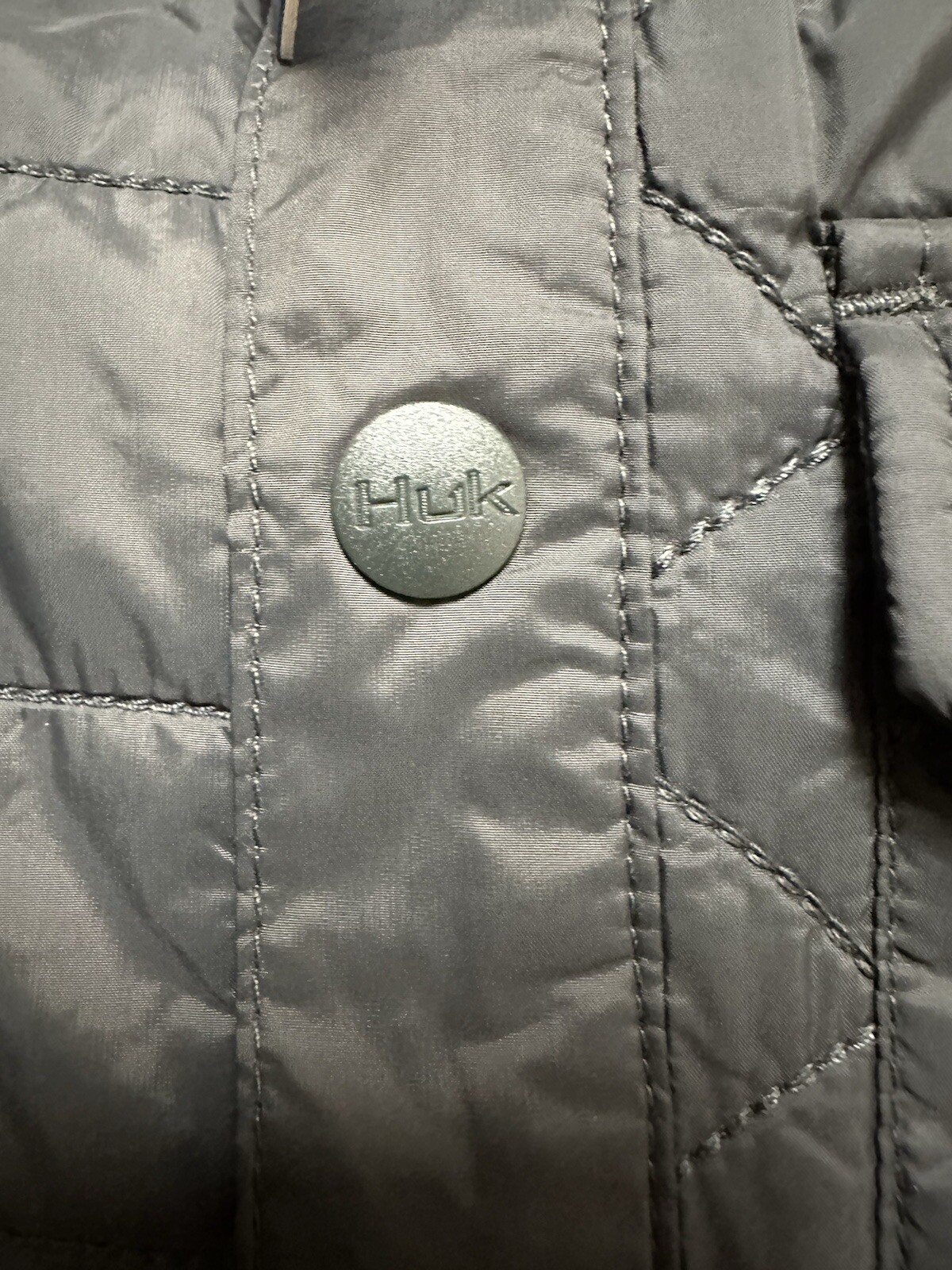 Huk Tarpon Quilt Scale Vest Volcanic Ash Men’s Small MSRP $90 New With Tags