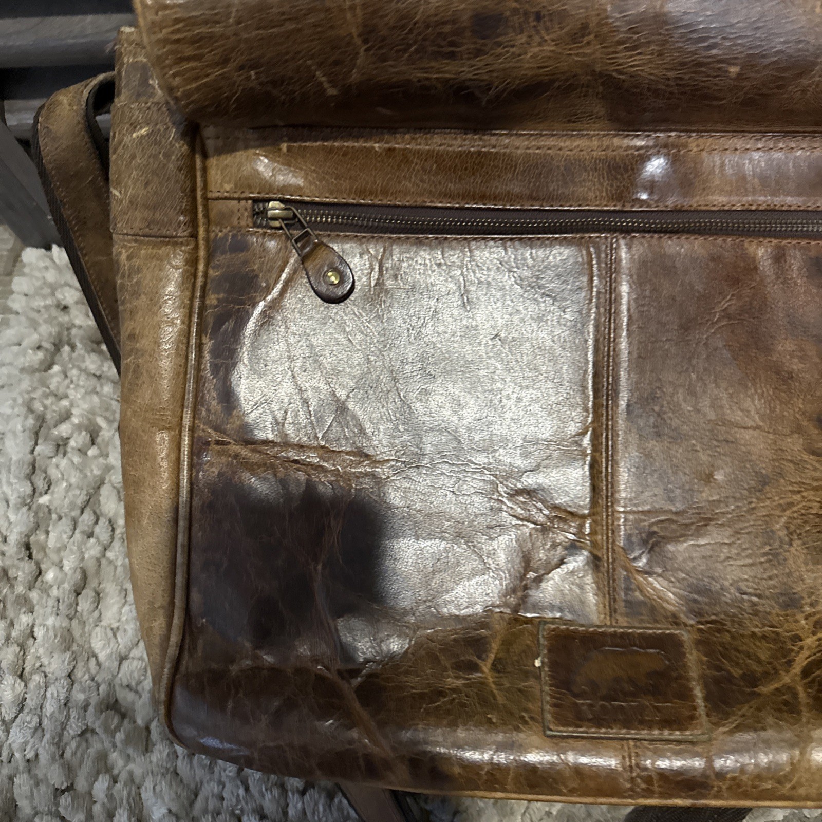 KODIAK Leather Co Kasilof 18 Inch Messenger Bag.