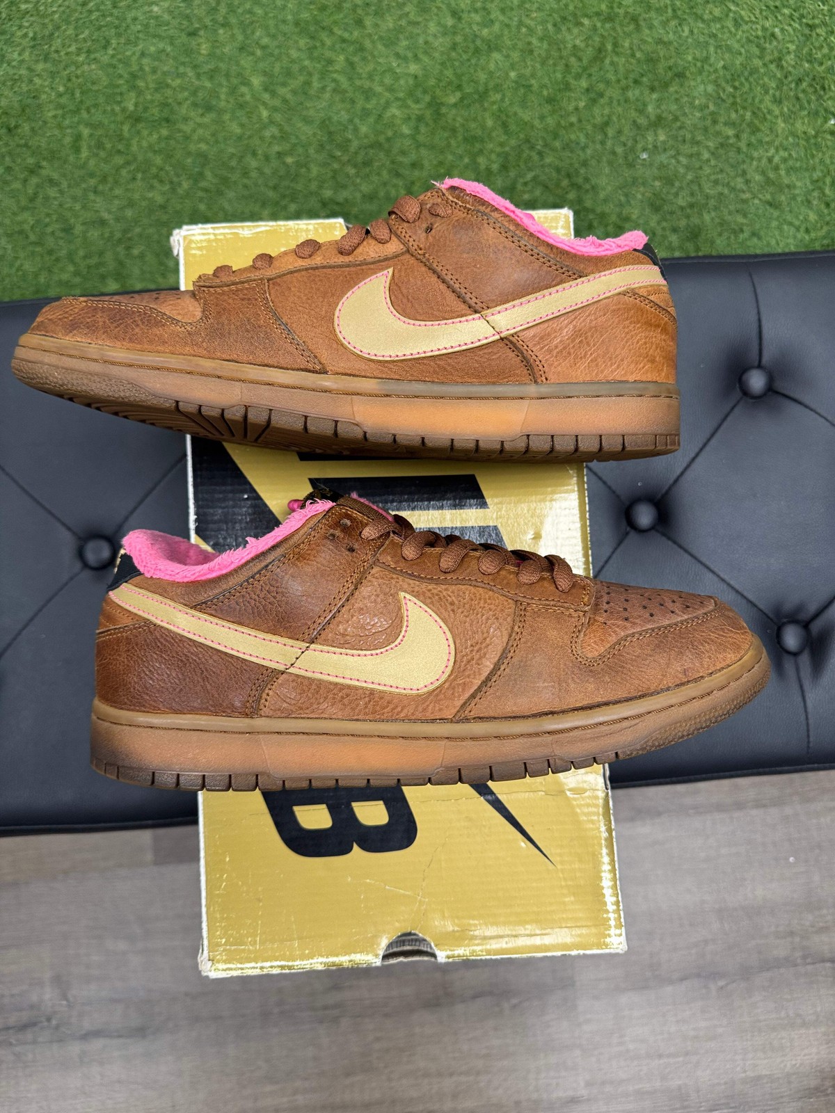 Nike SB Dunk Low Gibson Guitar Case – Size 11 (U)