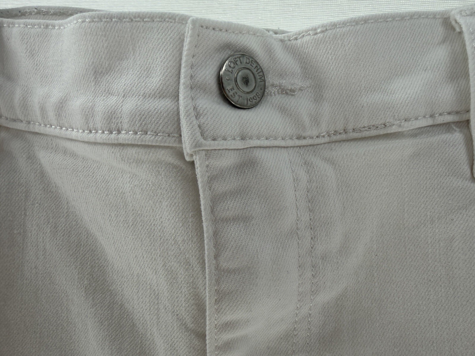 LOFT White Girlfriend Jeans 32 Sz 14 Preppy Classic Capsule Trendy College City