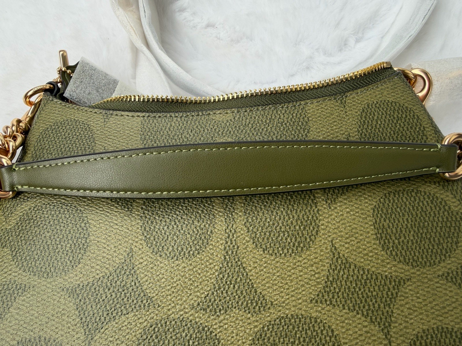NWT Coach Teri Shoulder Bag CAL51 Olive Green Gold Hardware Signature