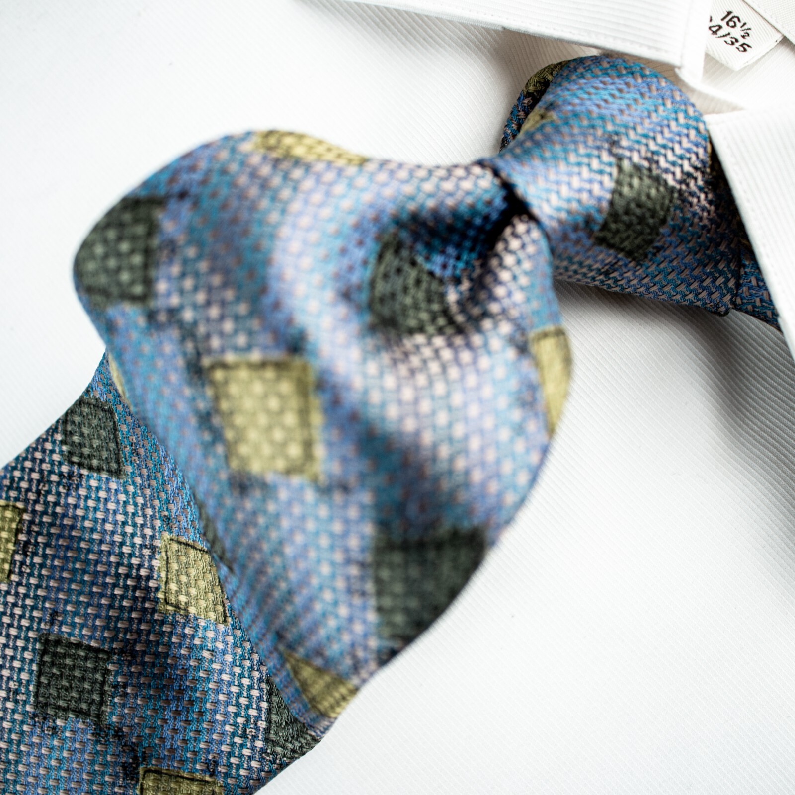 ERMENEGILDO ZEGNA Blue Yellow Green Geomet Silk Woven Necktie TIE 58″L x 3.75″W