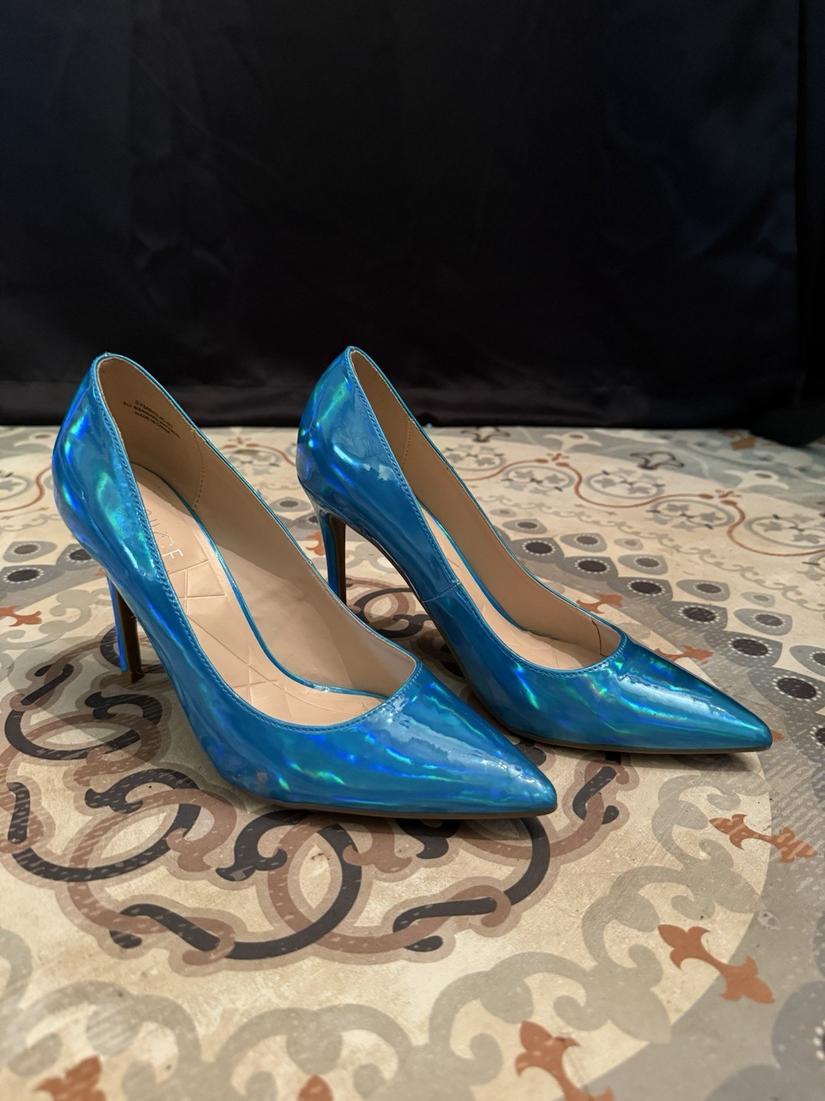 Rouge Women Blue Iridescent Patent Leather Pointed Toe Pumps Slip-On US 10
