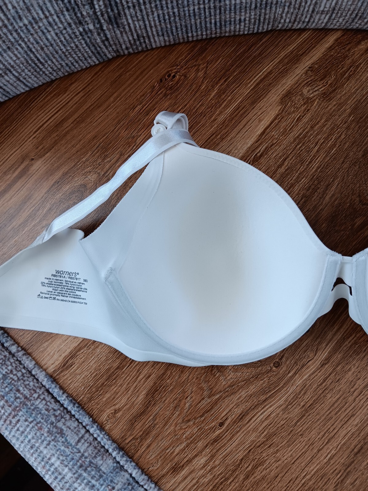 Warners White Underwire No Side Effects Lightly Lined T-Shirt Bra Size: 38D 5781