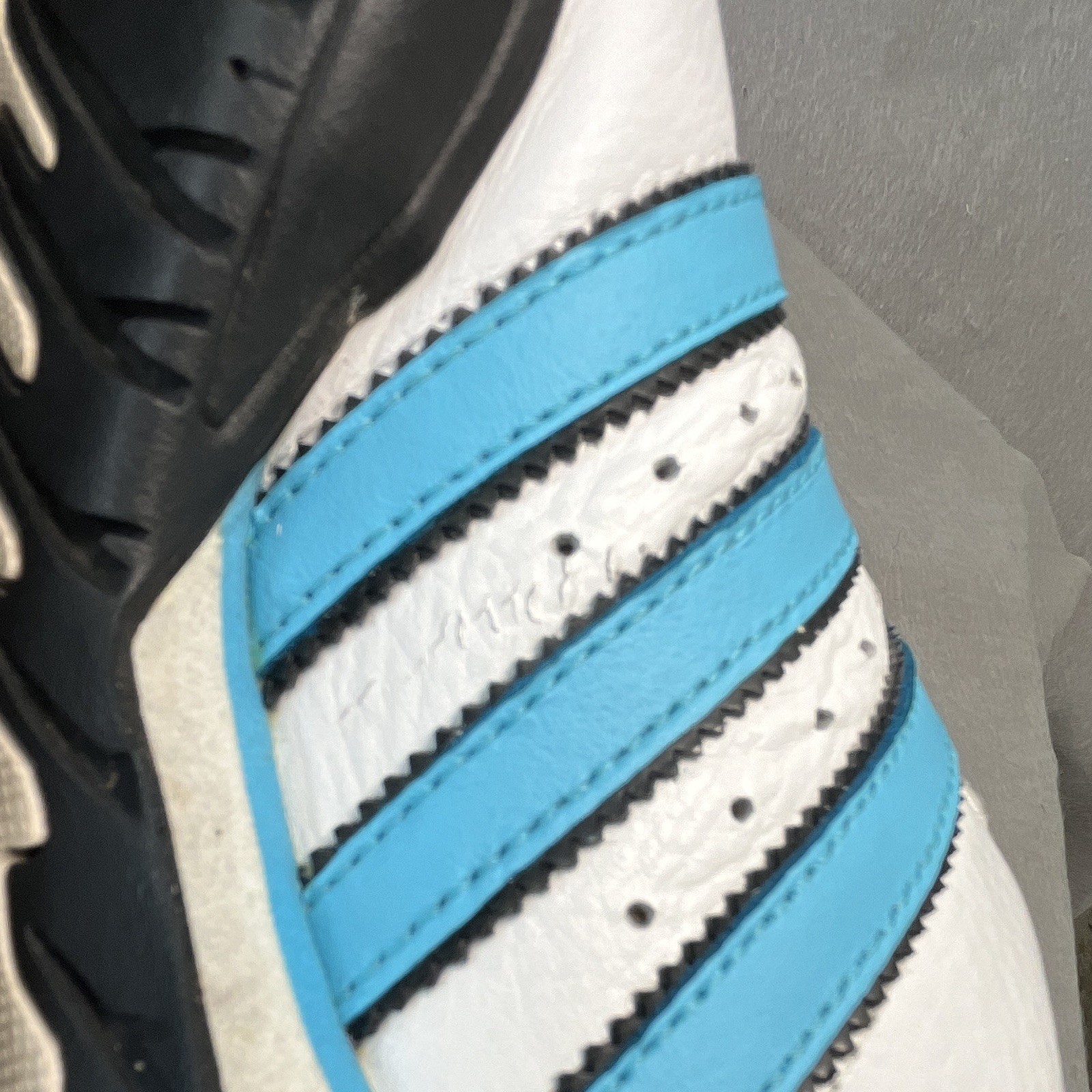 2006 adidas Team Goodyear Men’s Adiracer Low Leather Sneakers White/Blue/Black