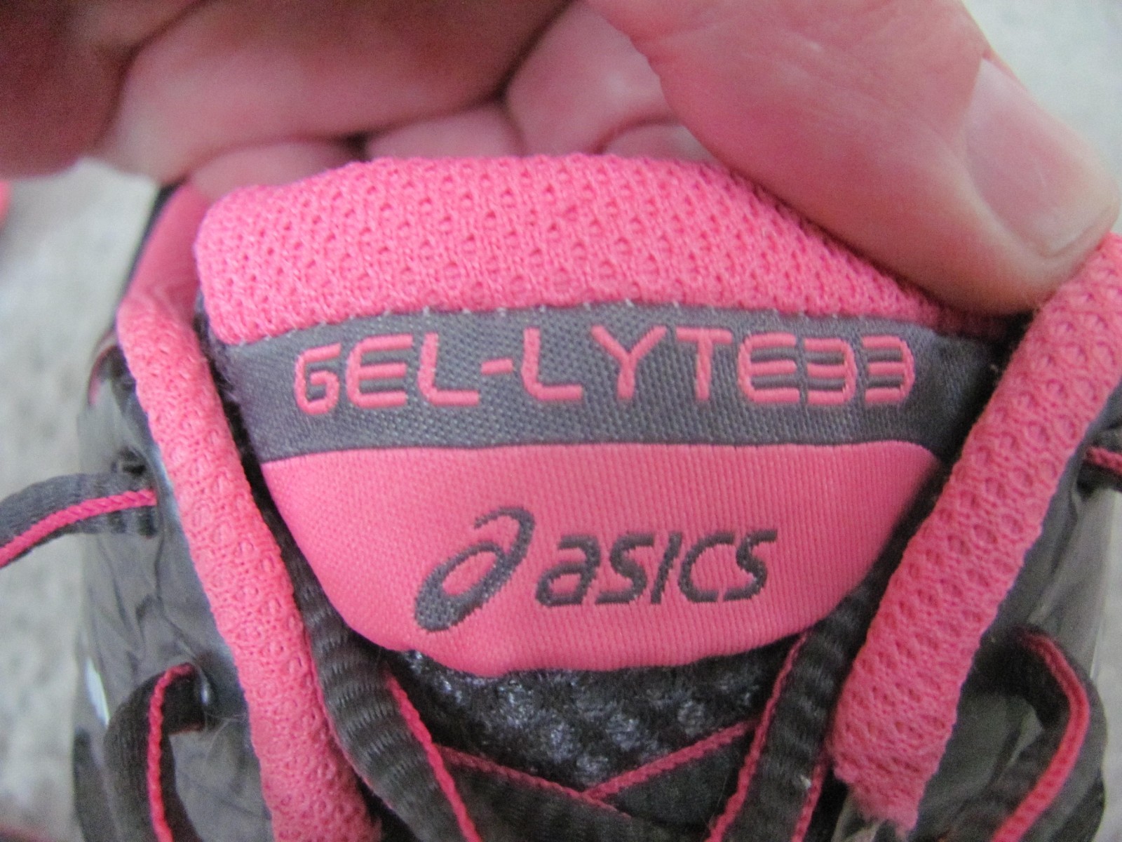 Asics Gel-Lyte33 Women’s Gray and Pink Colored Lightweight Running Shoes Size 9