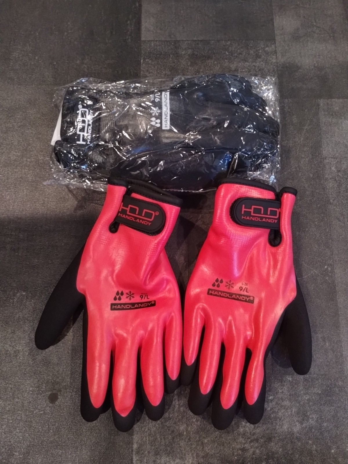 2 Pairs Waterproof Work Gloves for Cold WeatherInsulated Red And Black ” L” size
