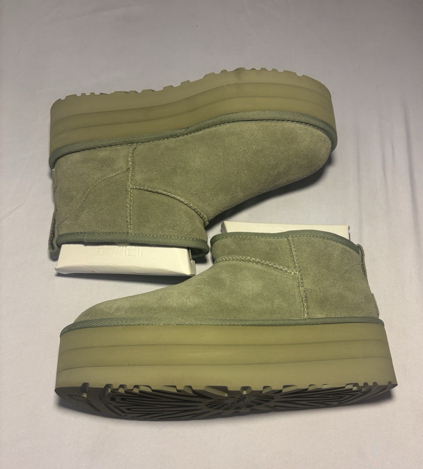 UGG Classic Ultra Mini Shaded Clover Water-resistant Suede Platforms W Size (8)