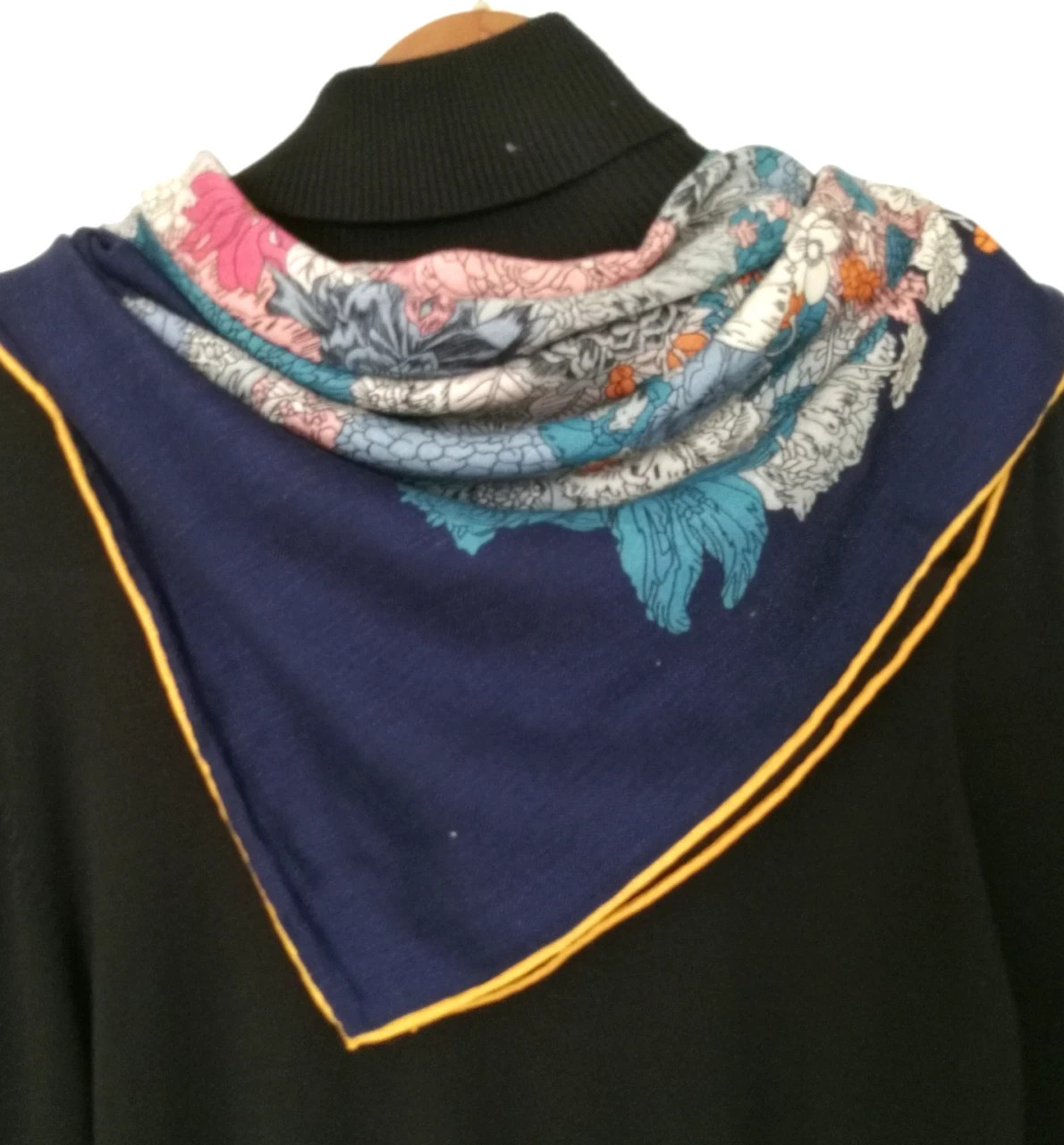 41″x41″Floral Horse Print 40%Silk60%Wool Thin Double-sided Scarf Shawl 105x105cm