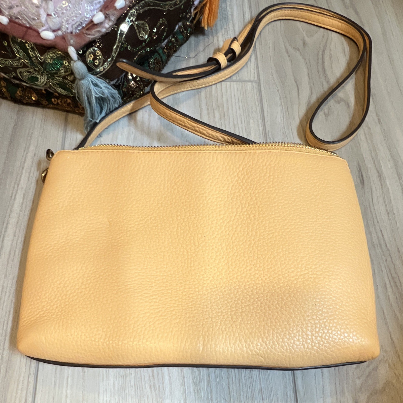 Tory Burch Beige Pebbled Crossbody Bag, Zip Top, Logo, Gold Hardware, Small