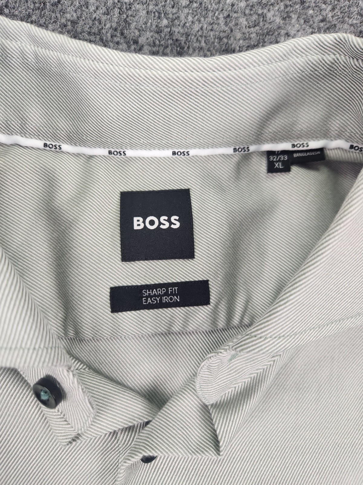 BOSS Sharp Fit Easy Iron Dress Shirt Mens XL 17 32/33 Light Green Cotton Stretch