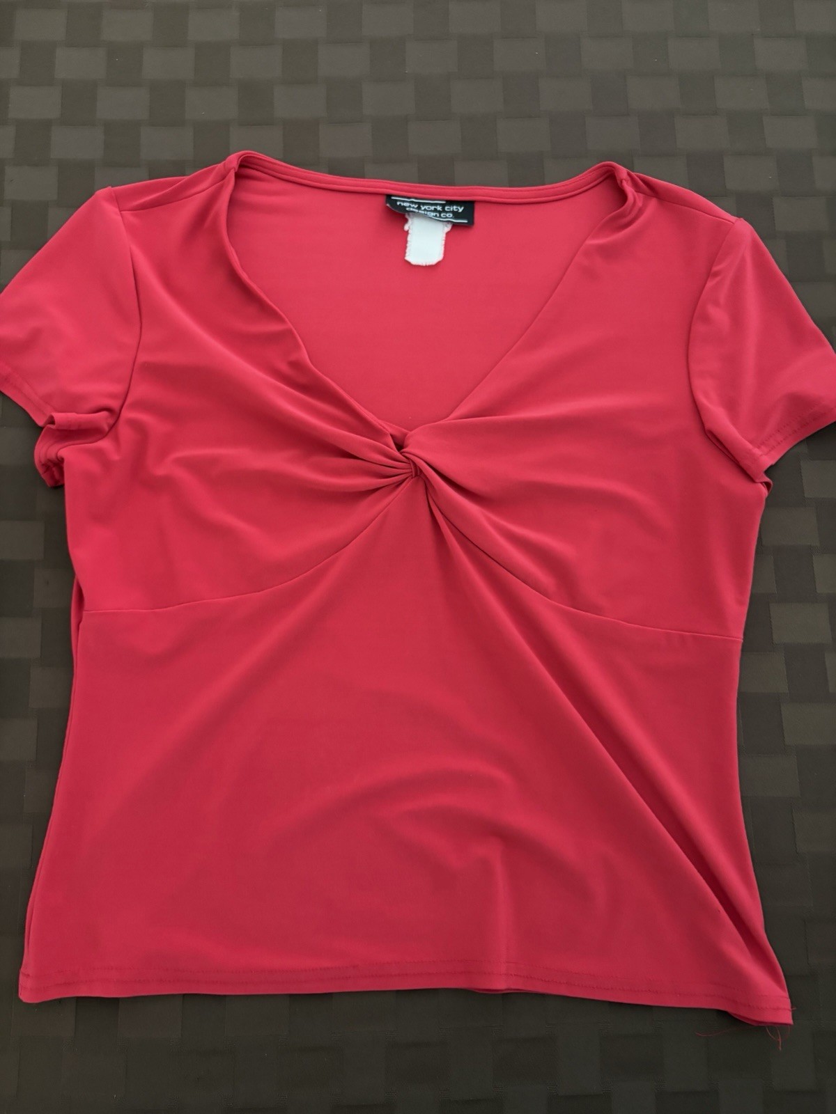 New York City Design Co. Women’s Red Twist Front V-Neck Knit Top Size M