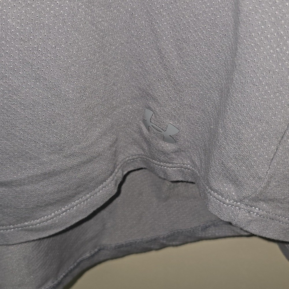 Under Armour Women’s Light Gray Long Sleeve Blouse