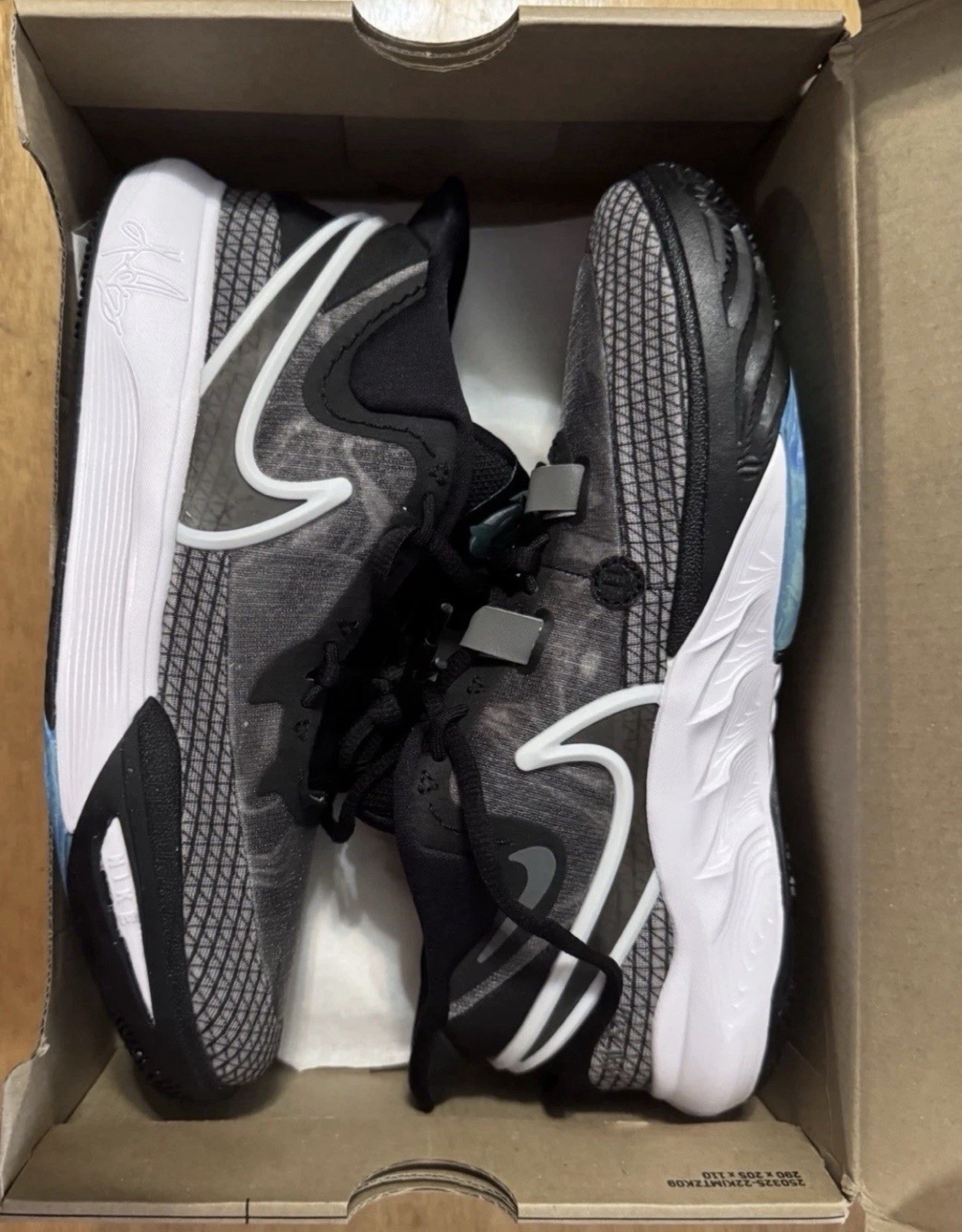 Nike Kyrie 8 GO Orca GS DQ8076-001 Black/White/Light Menta Youth Sizes NIB