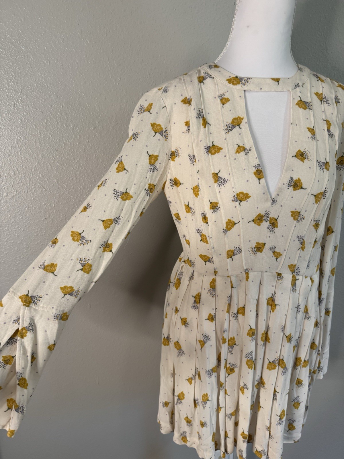 Free People Tegan Yellow Floral Cutout Bell Sleeve Rayon Boho Mini Dress Size 0