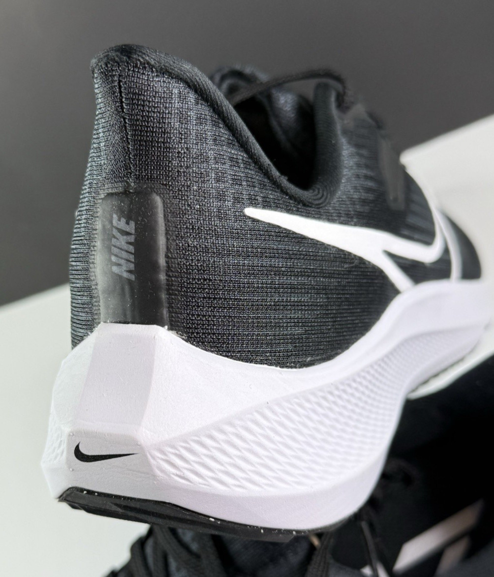 Nike Air Zoom Pegasus 39 / Black Dark Smoke Gray – DH4071-001 Reg Price $125