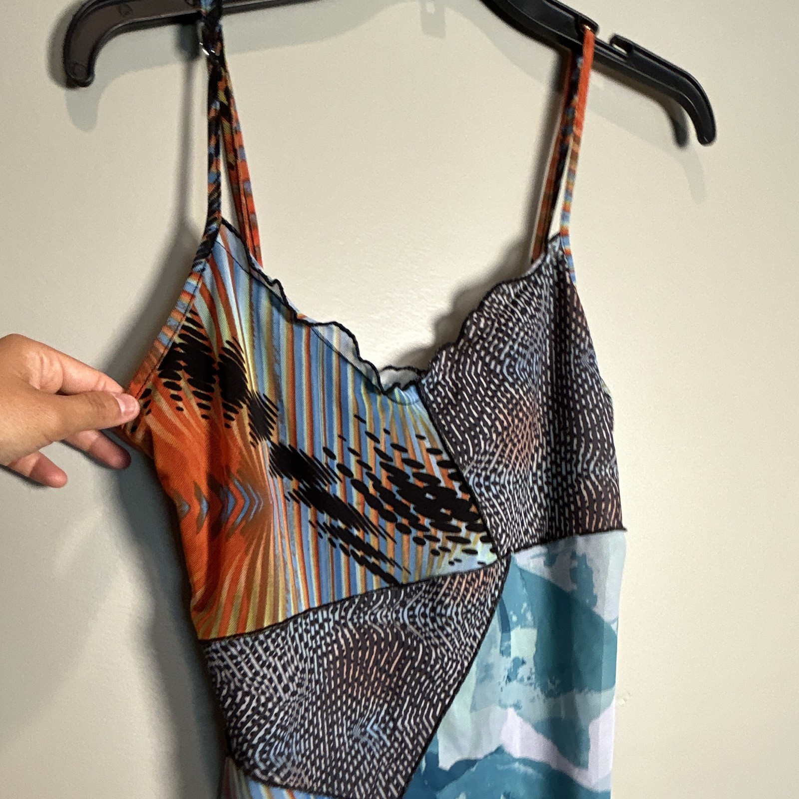 Vintage Y2K Fitted Geometric Women’s Medium Spaghetti Strap Tank Top.
