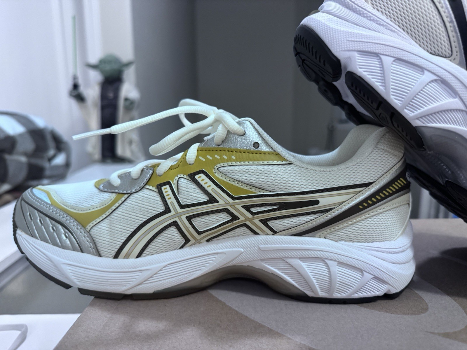Asics GT-2160 1203A320-106 Cream Dark Mustard Running Shoes Men’s 8 Woman’s 9.5