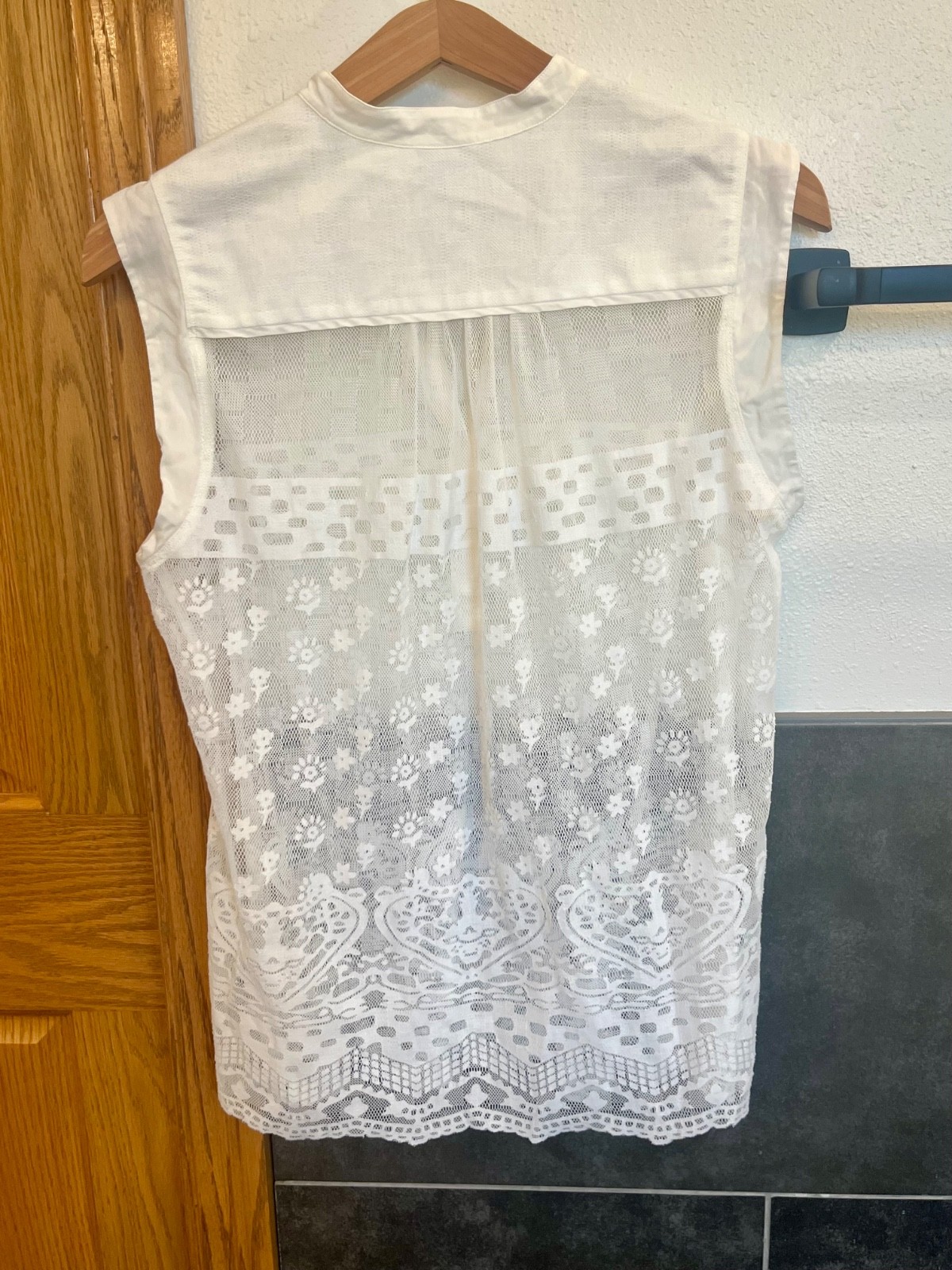 CAbi #5201 Prudence White Lace Mesh Sleeveless Tank Top Blouse Size Medium