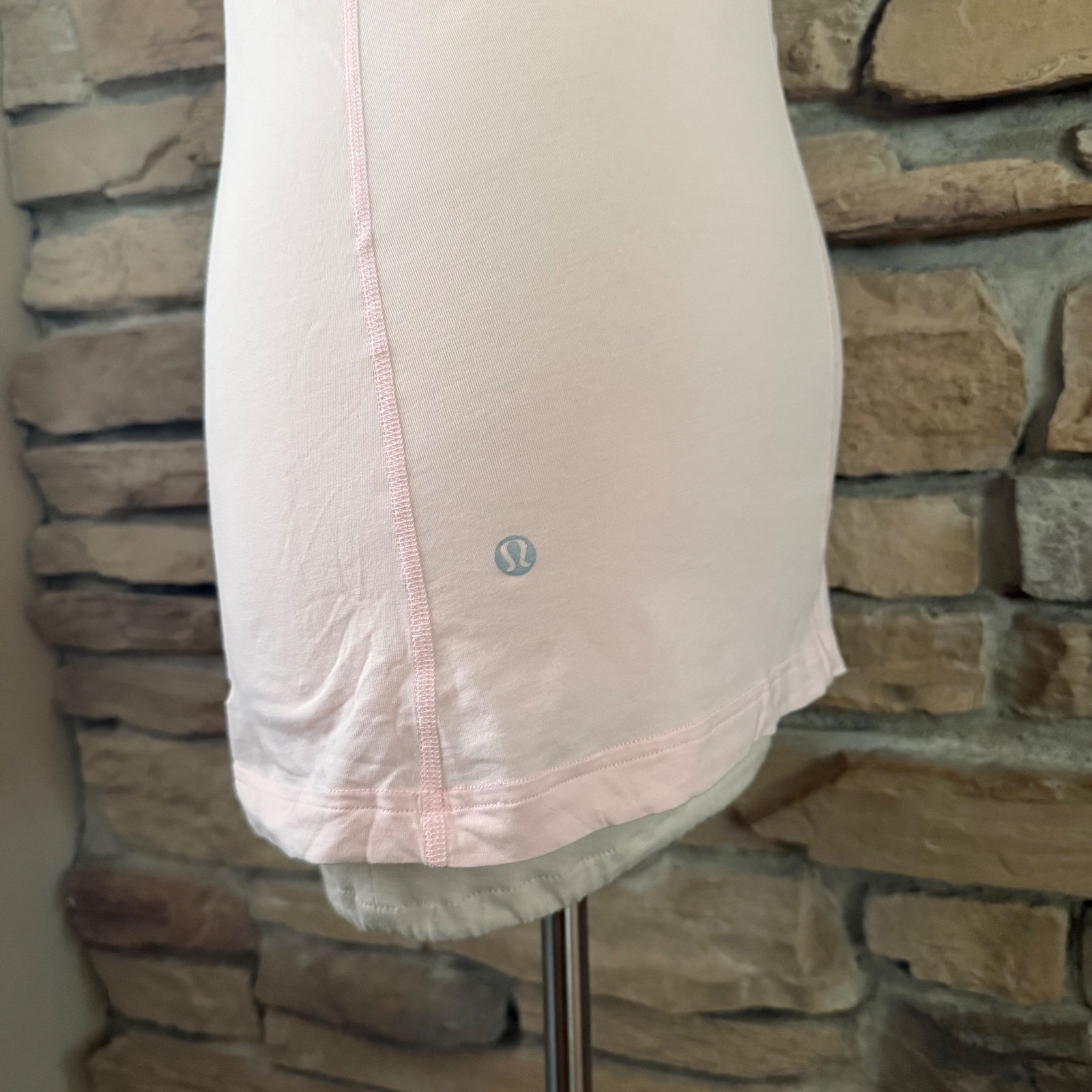 Lululemon Approx. S Light Pink Scoop Neck Slim Fit Athletic Tank Top Longline