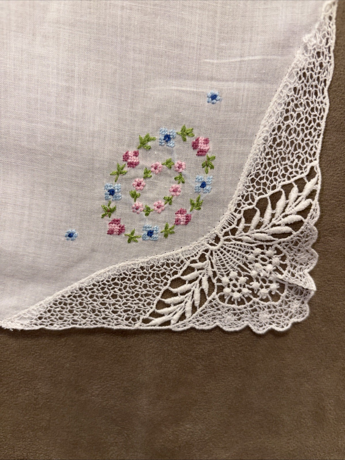 Handkerchief Tatted Lace / White Floral Embroidered Hanky Vintage Cotton. Nice!