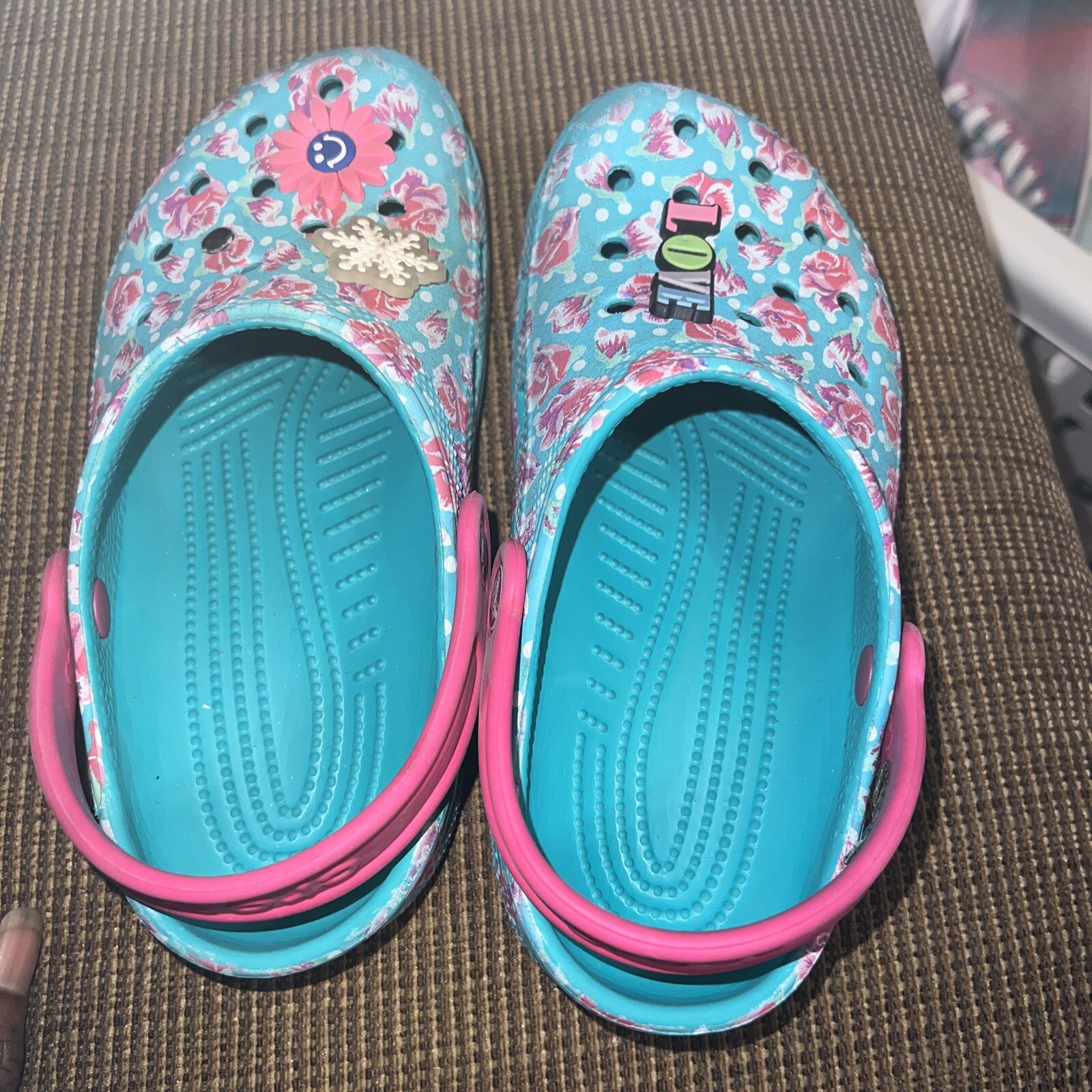 girl crocs size W 4 & M 2