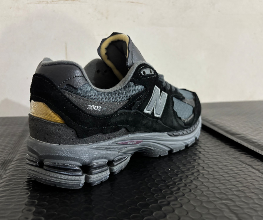 New Balance 2002R Protection Pack Size 9.5 Phantom M2002RDB
